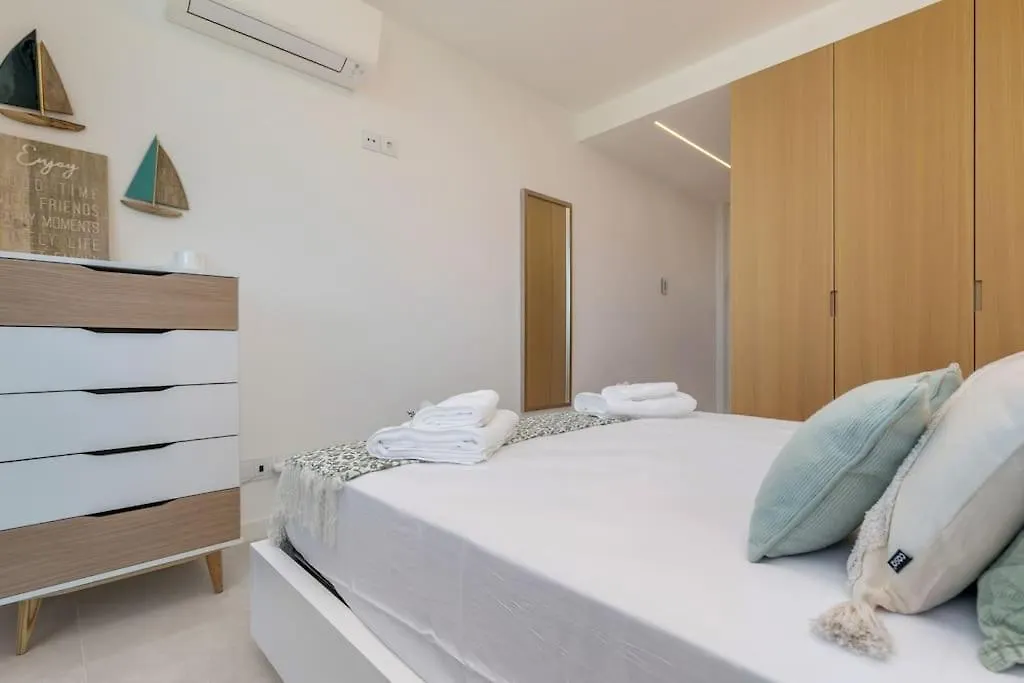 Amazing Central Apartment With Sea-View, Close To Beach With Pool, Sauna, Wifi And Private Parking Lagos
