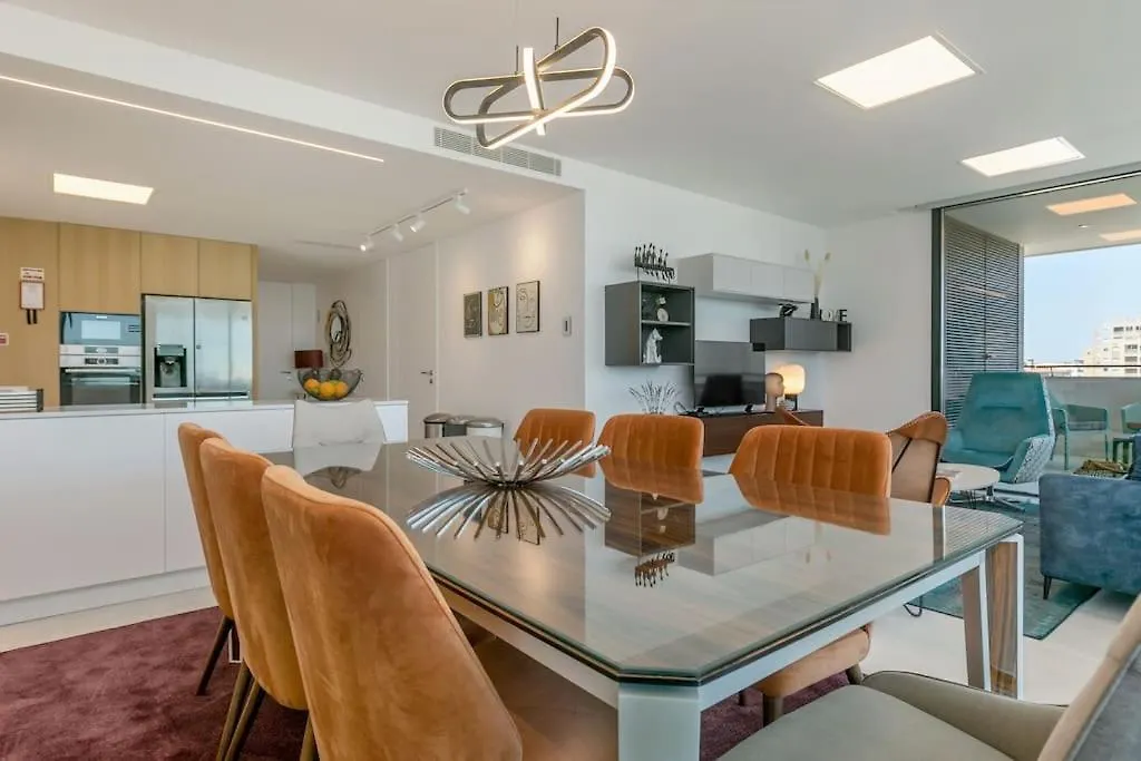 Amazing Central Apartment With Sea-View, Close To Beach With Pool, Sauna, Wifi And Private Parking Lagos