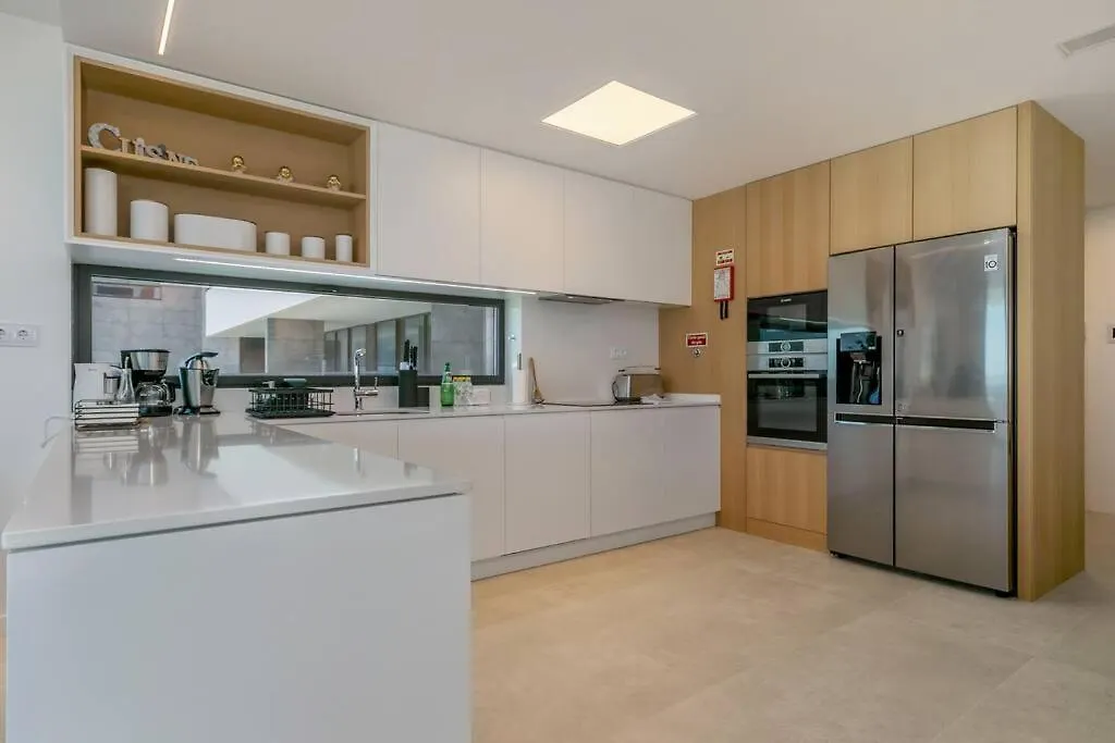 Amazing Central Apartment With Sea-View, Close To Beach With Pool, Sauna, Wifi And Private Parking Lagos