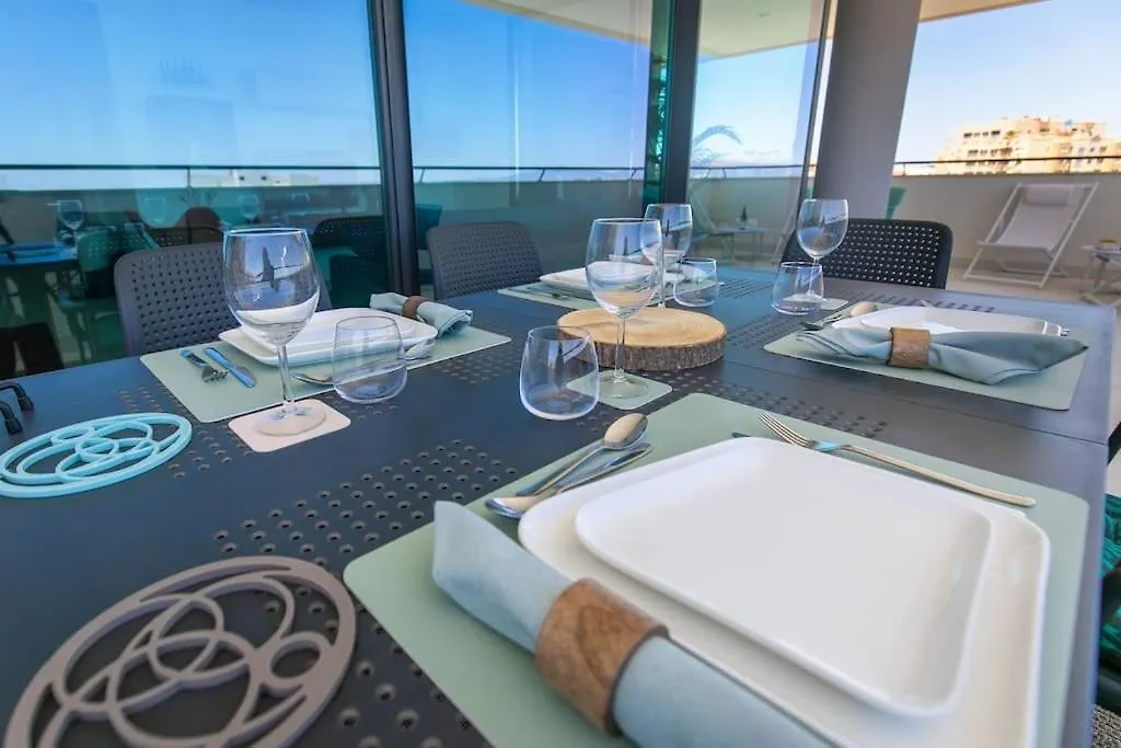 Amazing Central Apartment With Sea-View, Close To Beach With Pool, Sauna, Wifi And Private Parking Lagos