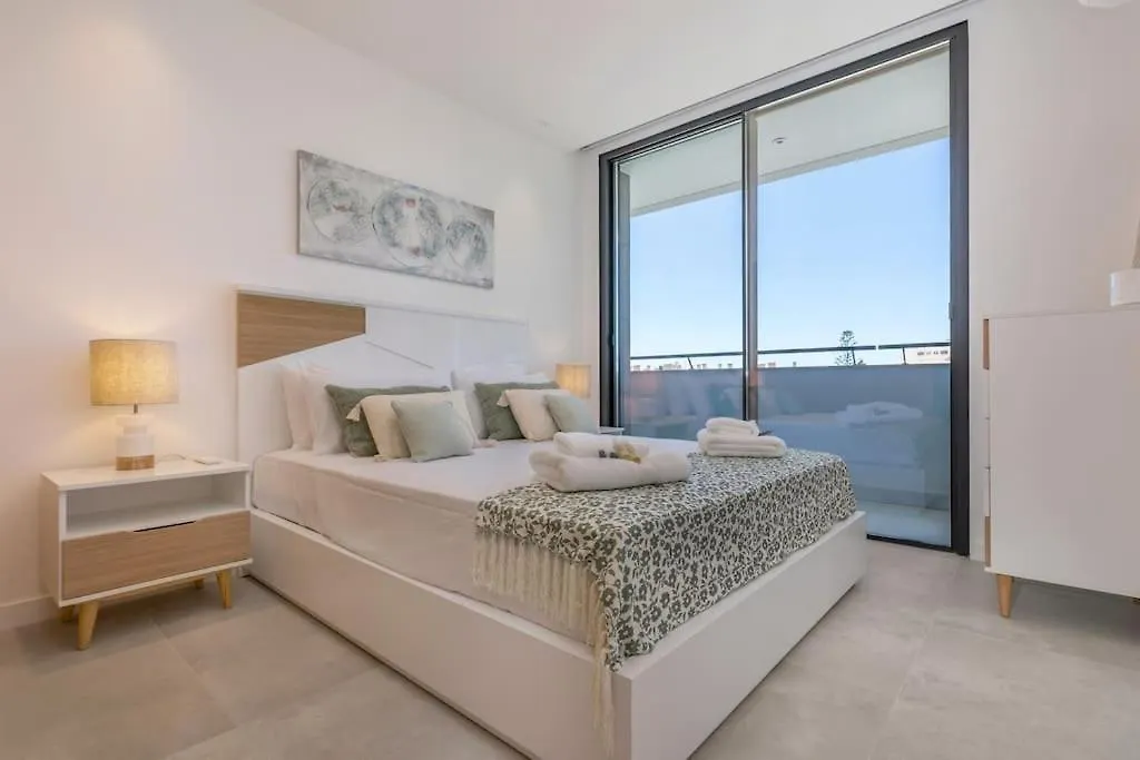 Amazing Central Apartment With Sea-View, Close To Beach With Pool, Sauna, Wifi And Private Parking Lagos